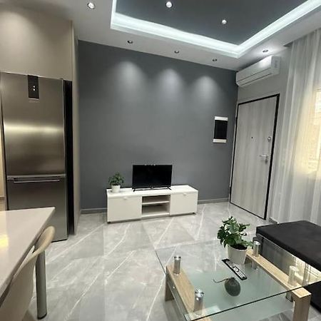 Luxury Apt 5Min To Metro Nikaia Piraeus Bagian luar foto