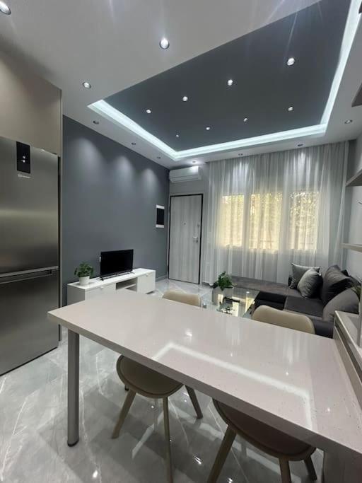 Luxury Apt 5Min To Metro Nikaia Piraeus Bagian luar foto