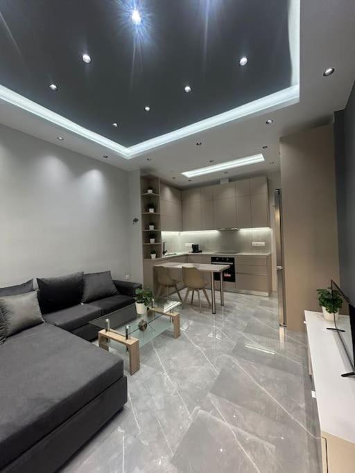 Luxury Apt 5Min To Metro Nikaia Piraeus Bagian luar foto