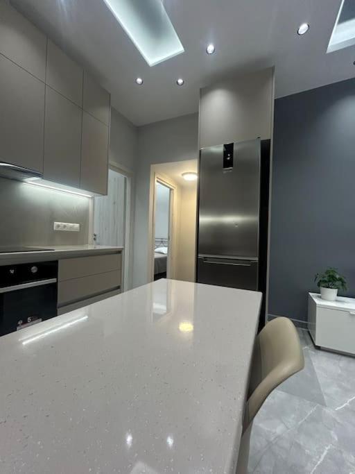 Luxury Apt 5Min To Metro Nikaia Piraeus Bagian luar foto